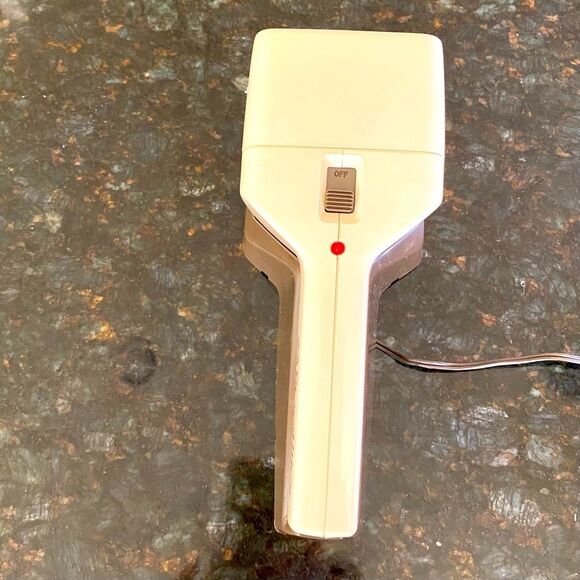 Black and Decker SPOTLITER, Electric, Rechargeable Flashlight, Wall Mount Offer? - Picture 1 of 8